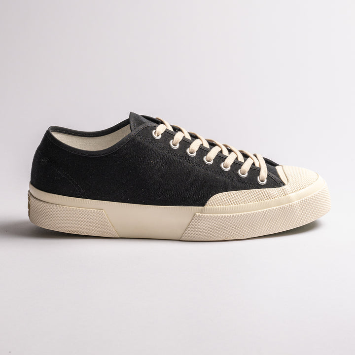 Canvas sneakers från Superga