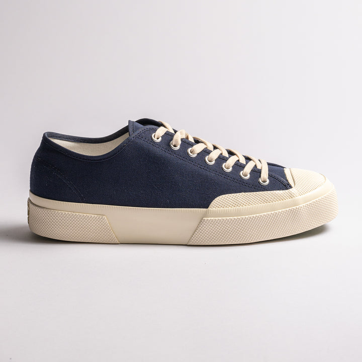 Canvas sneakers från Superga