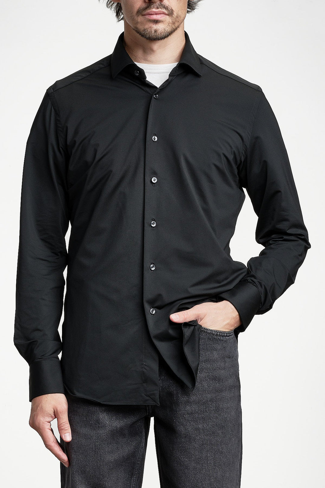 Active Solid Shirt Black – XACUS, framifrån