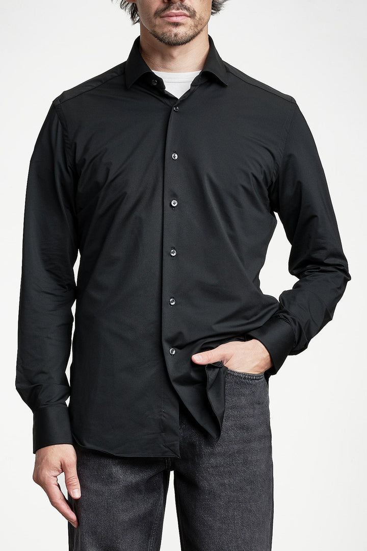Active Solid Shirt Black – XACUS, framifrån