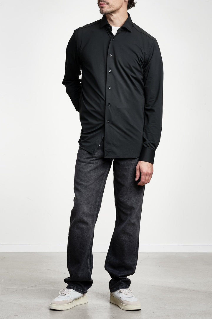 Active Solid Shirt Black – XACUS, detalj