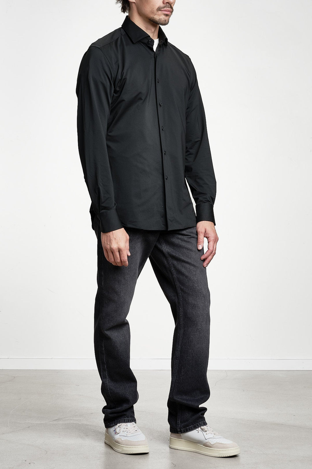 Active Solid Shirt Black – XACUS, detalj