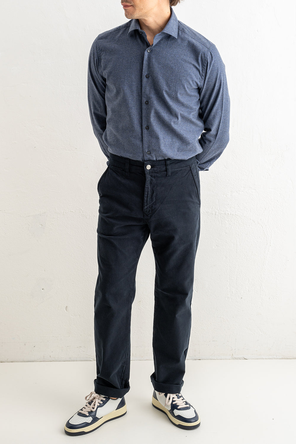 Heavy Flannel Shirt Blue – XACUS, helbild på modell framifrån, armarna längs sidorna
