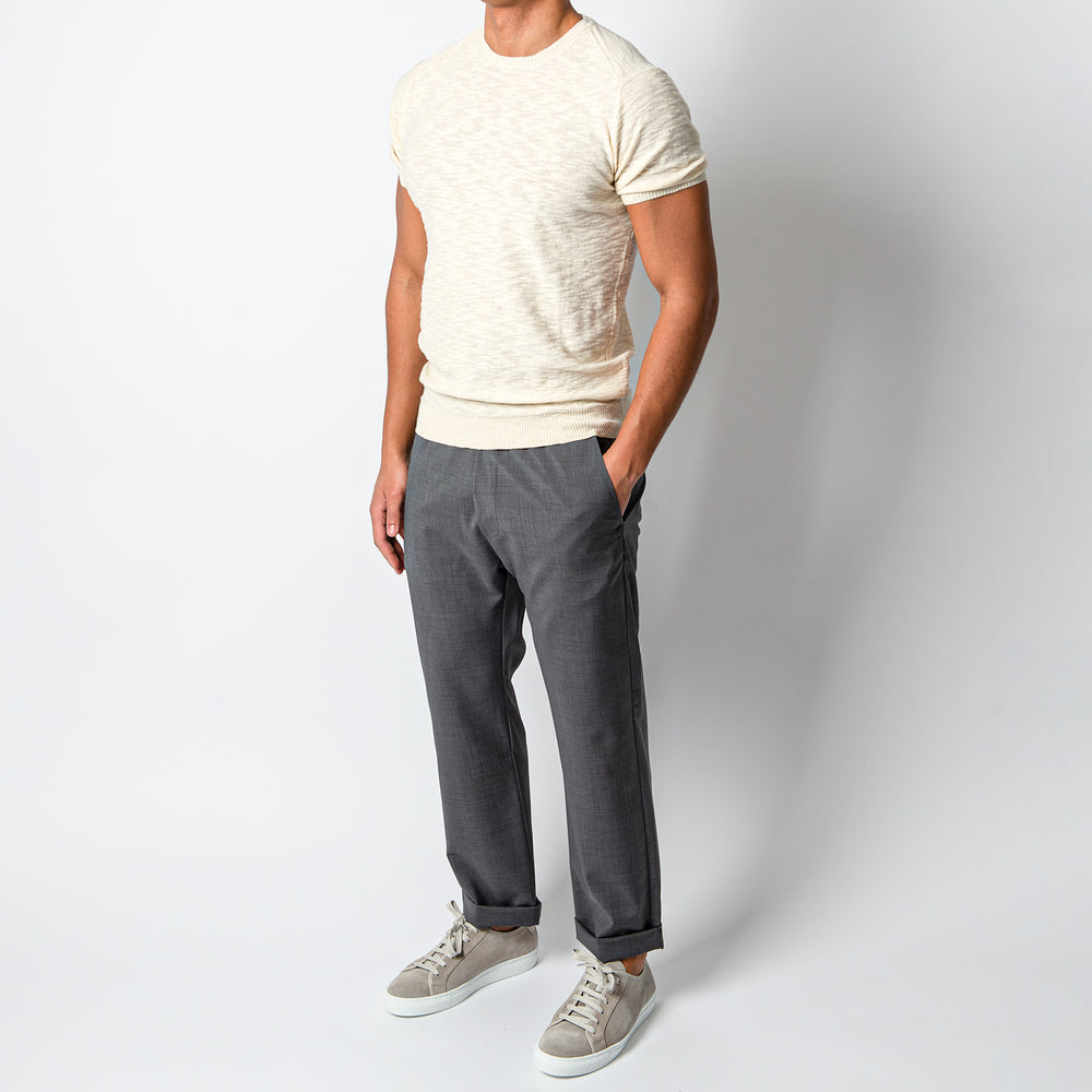 TOSADOR WOOL TROUSER Grey – BARENA, helbild på modell framifrån med vit t-shirt