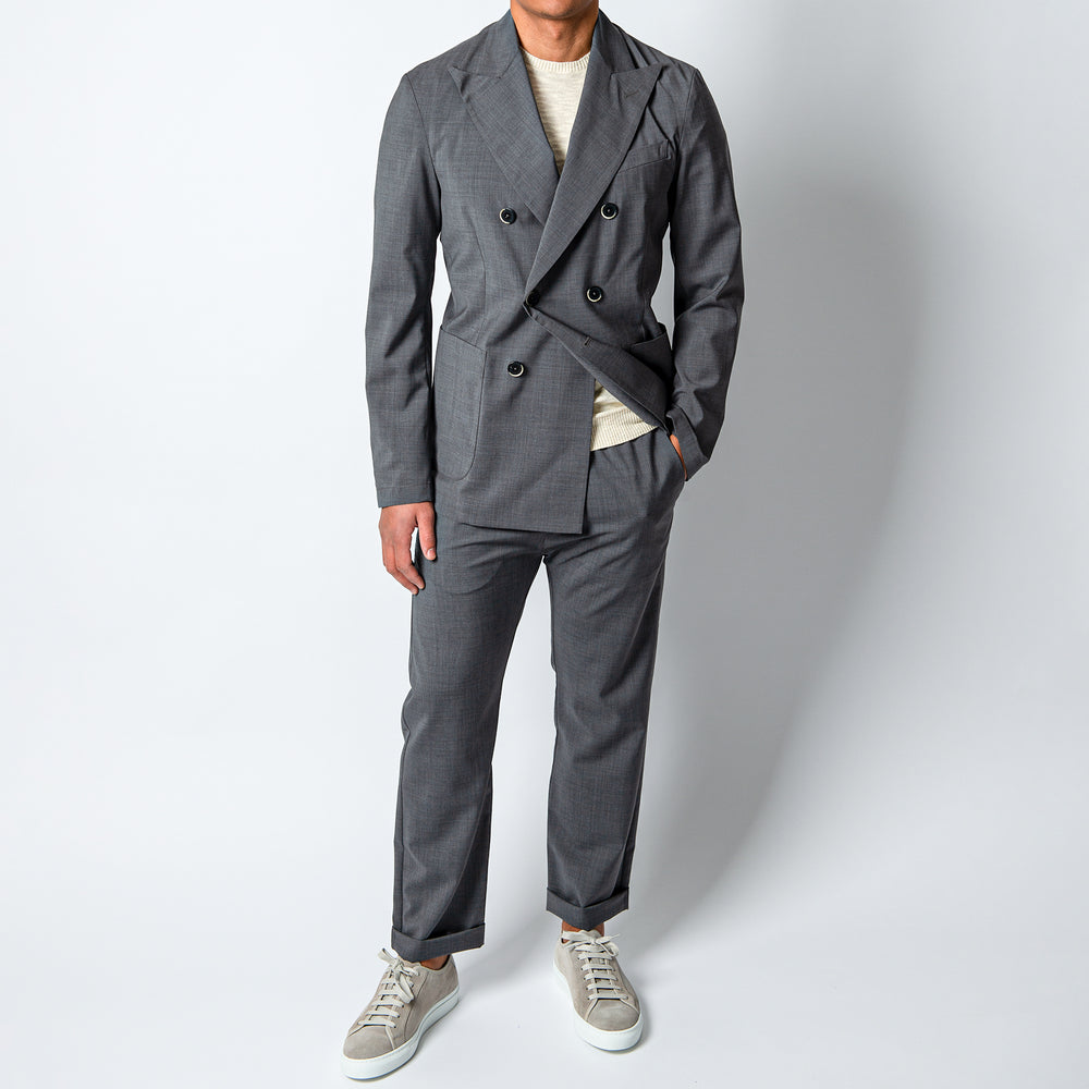 SIROCO WOOL JACKET. Grey – BARENA, helbild på modell snett framifrån med matchande byxor
