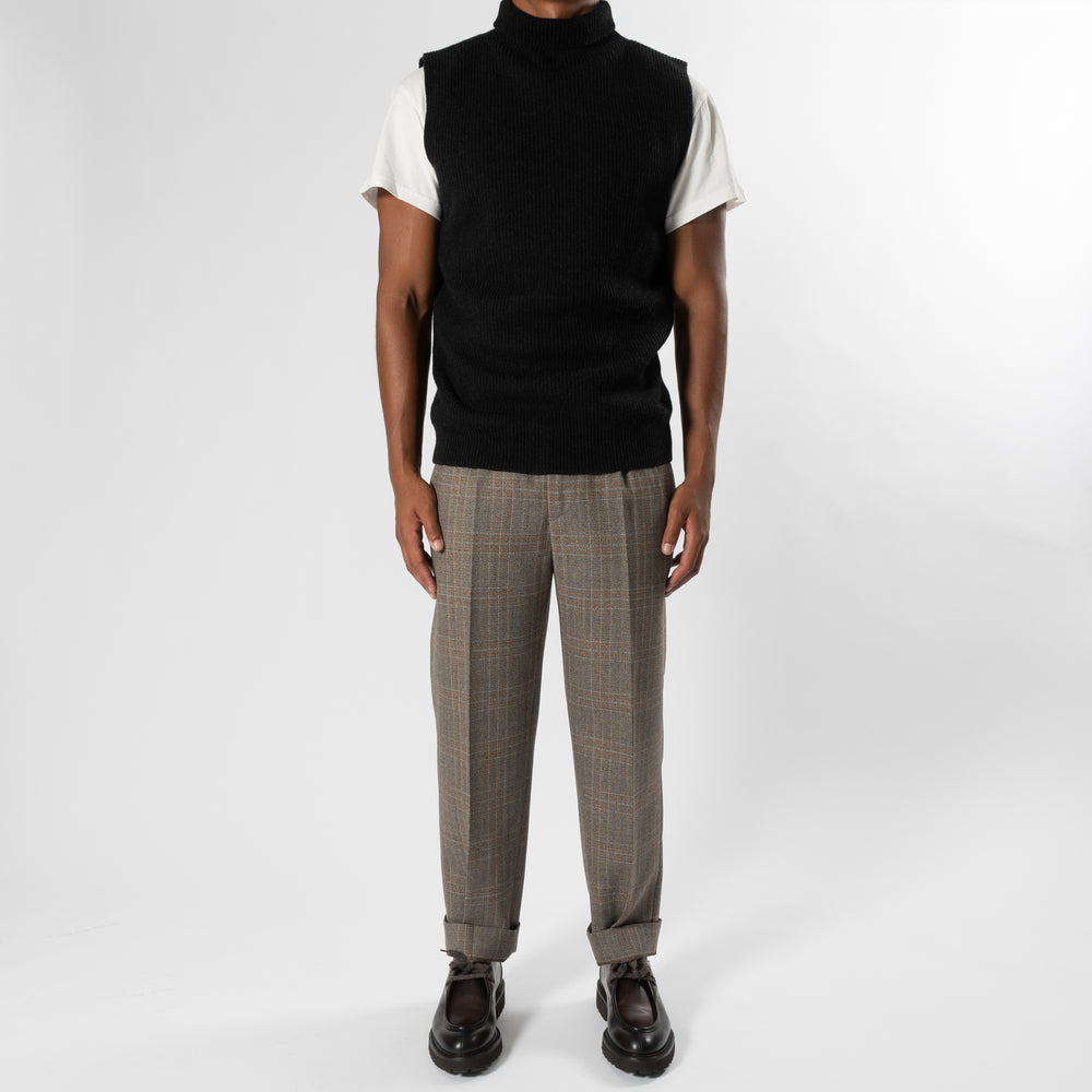 WOOL ROLLNECK SLIPOVER Antracite – BARENA, helbild på modell framifrån
