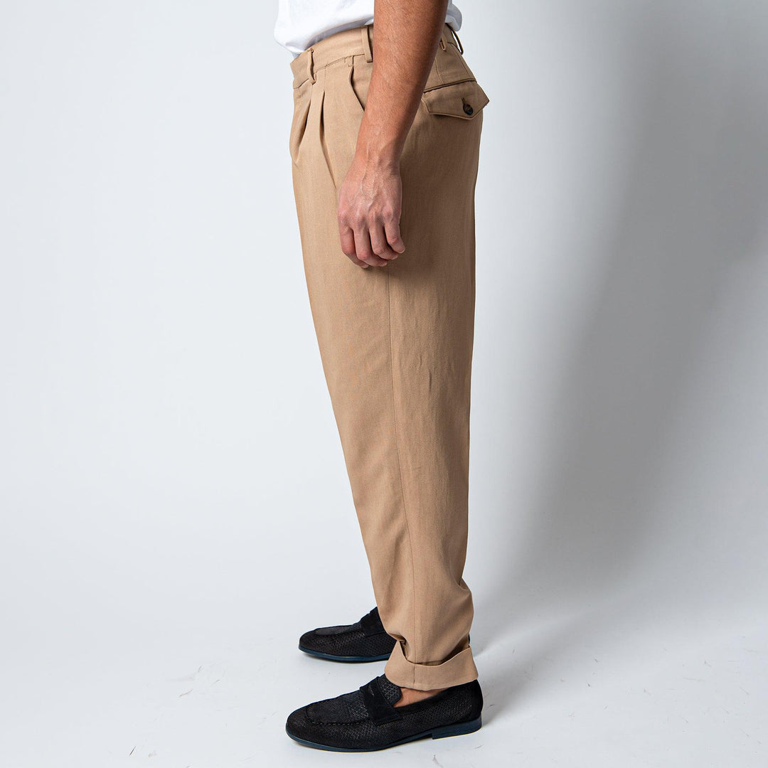 THE REPORTER TWO PLEAT TROUSERS Beige