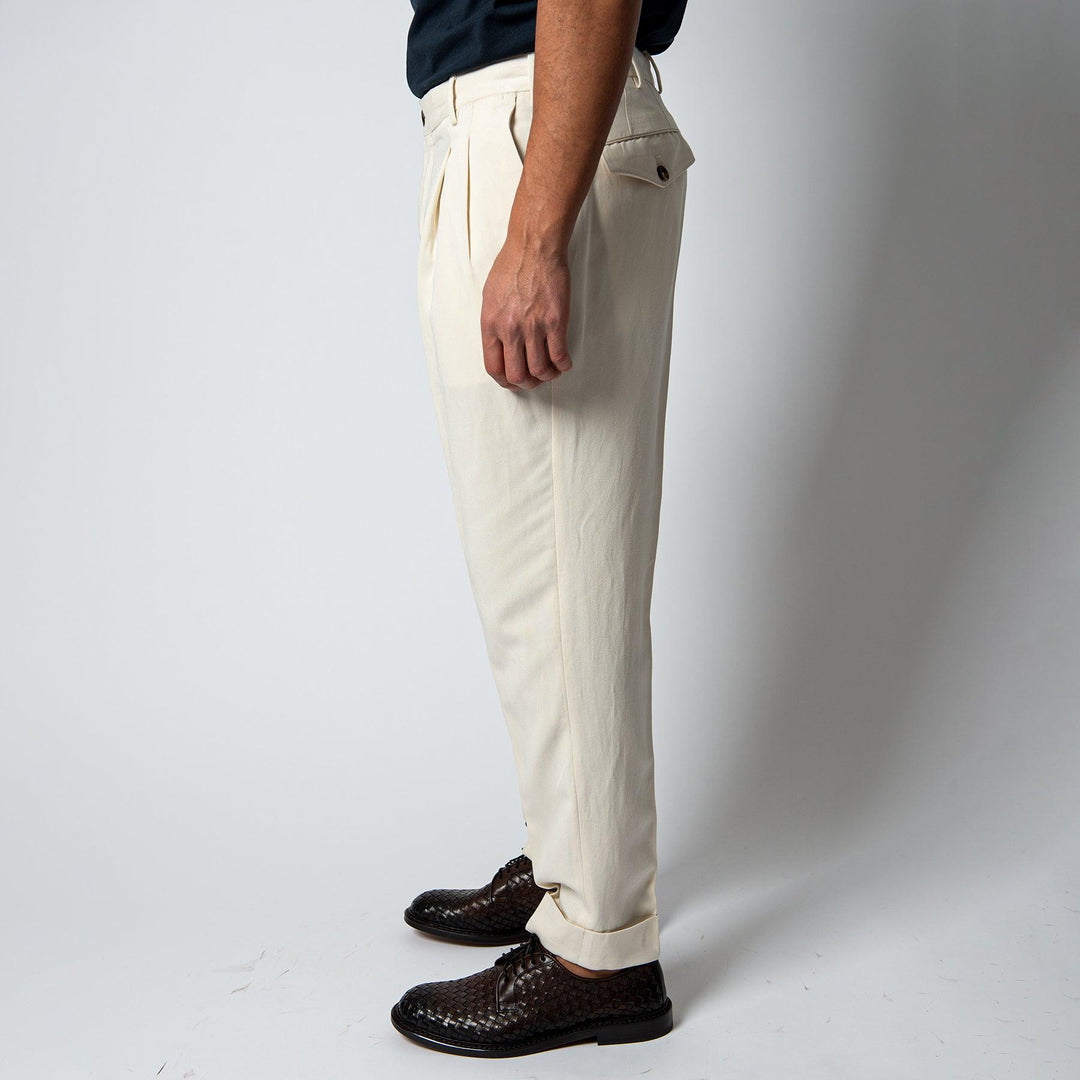 THE REPORTER TWO PLEAT TROUSERS White