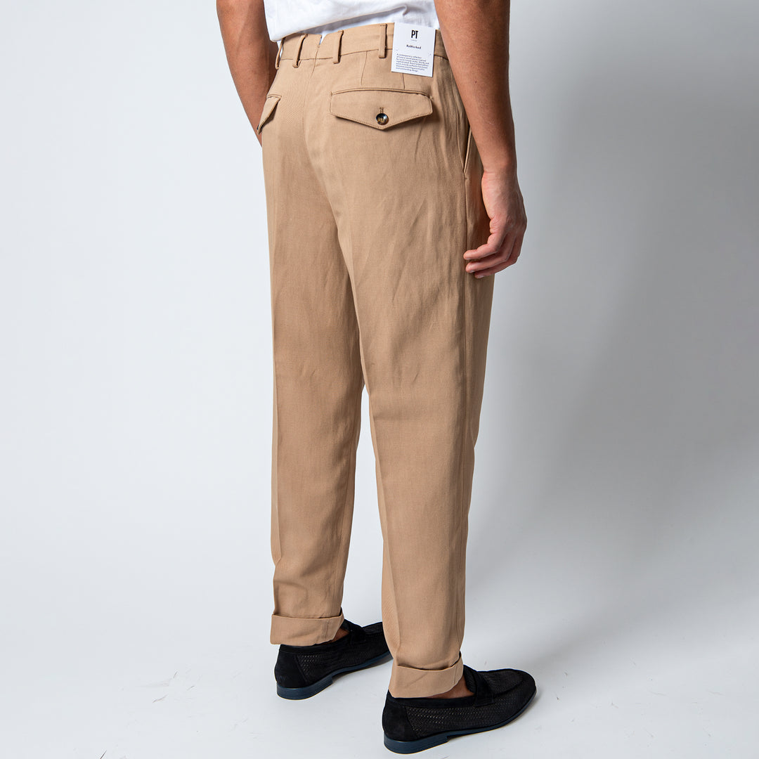 THE REPORTER TWO PLEAT TROUSERS Beige